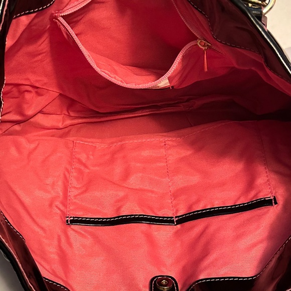 Cavalcanti 🌸 Black Patent Leather Purse - Picture 4 of 9